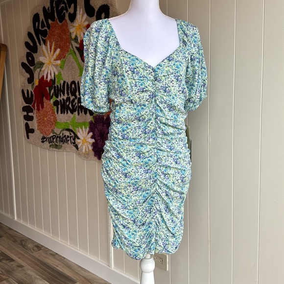 Love to be spoiled floral dress - Picture 3 of 6